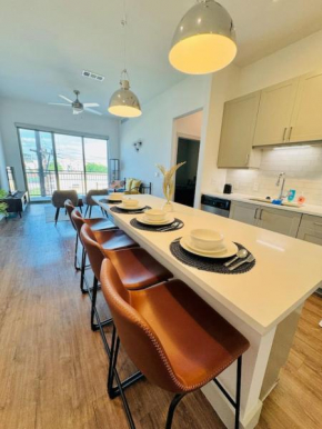 Riverwalk Serenity 2BR with Free Pkg and Wi-Fi